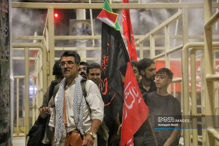 عبور عاشقان حسینی از دروازه‌های خسروی