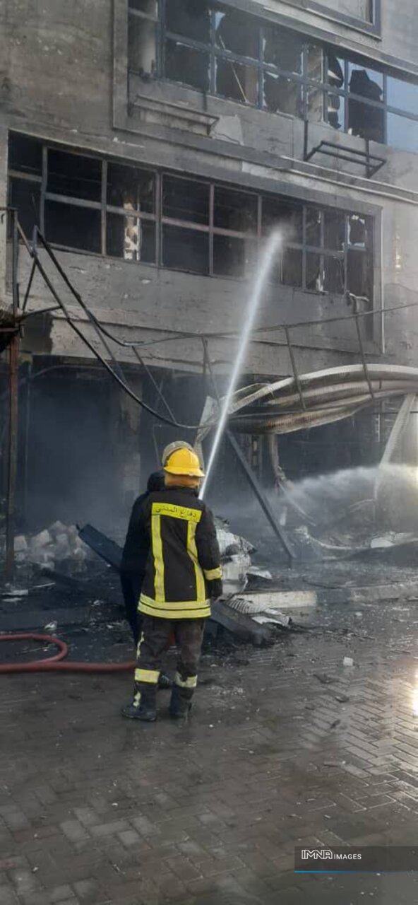 آتشنشانان اصفهانی حریق گسترده یک فرشفروشی در کربلا را مهار کردند