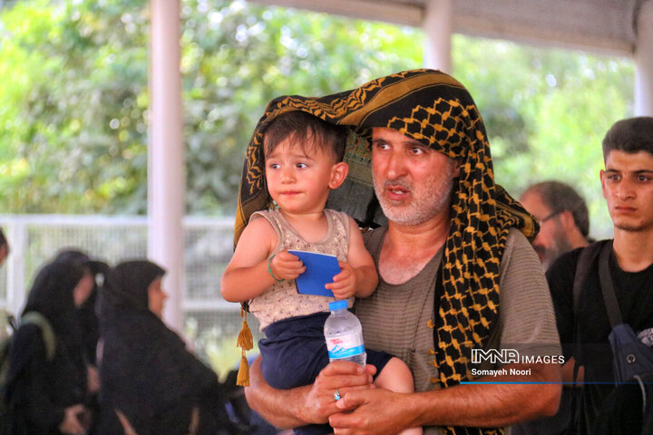 خسروی، قدمگاه کوچک‌ترین زائران اربعین