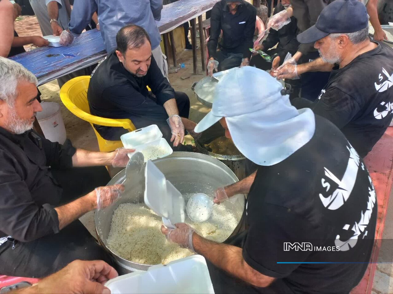 خدمترسانی گسترده قرارگاه کربلا نیروی زمینی سپاه به زائران اربعین در مرزهای خوزستان