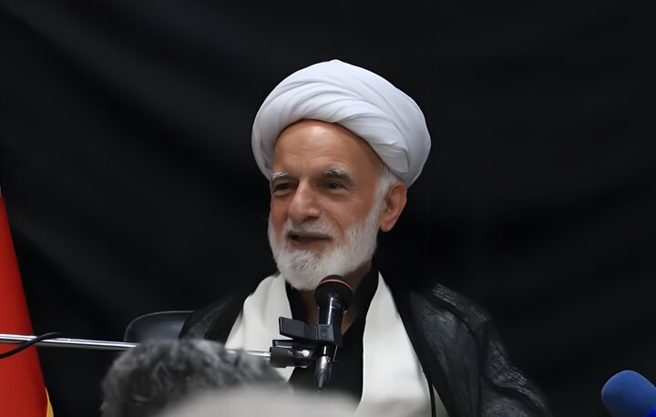 ضرورت هوشیاری در برابر دسیسه‌های دشمن/شعار «هیهات منا الذله» رمز ایستادگی ملت ایران است