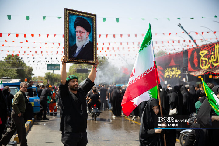 قاب‌هایی از دلتنگی و پرچم‌هایی از جنس ایستادگی در قافله اربعین