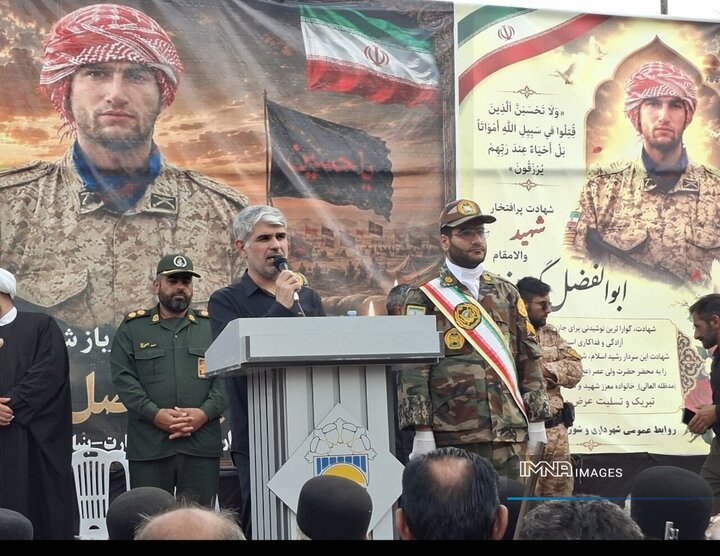 راه شهدا با ایستادگی در برابر استکبار و تبعیت از ولایت ادامه دارد