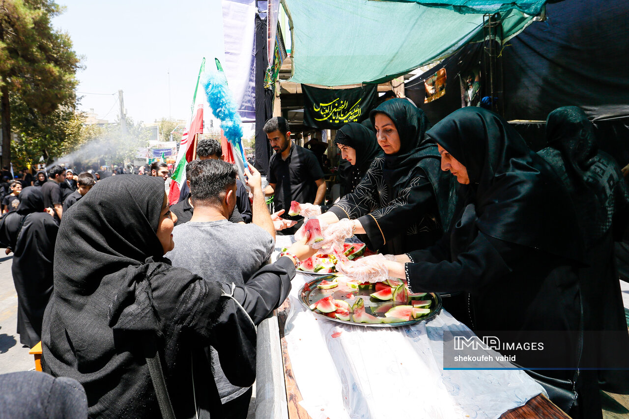 نذرهای مردمی در میدان توسعه عتبات؛ چالش بزرگ گرانی مصالح