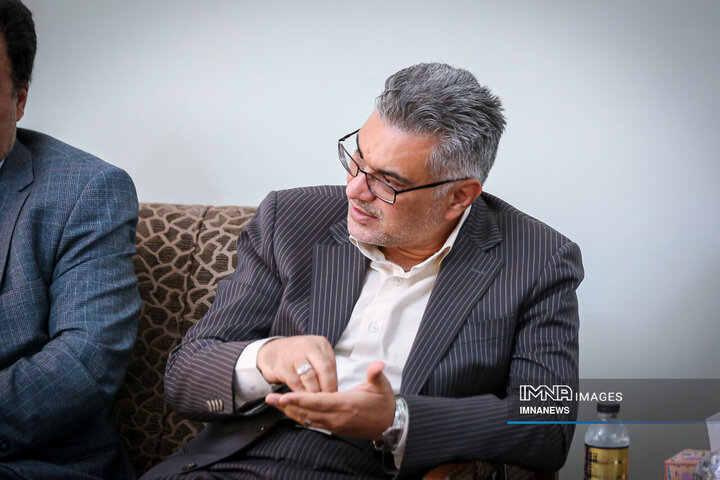 نشست بررسی راهکارهای توسعه حمل‌ونقل عمومی شهر اصفهان