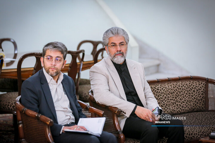 نشست بررسی راهکارهای توسعه حمل‌ونقل عمومی شهر اصفهان