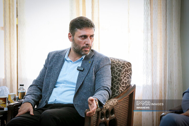 نشست بررسی راهکارهای توسعه حمل‌ونقل عمومی شهر اصفهان