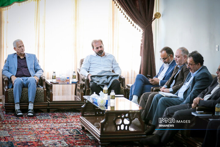 نشست بررسی راهکارهای توسعه حمل‌ونقل عمومی شهر اصفهان