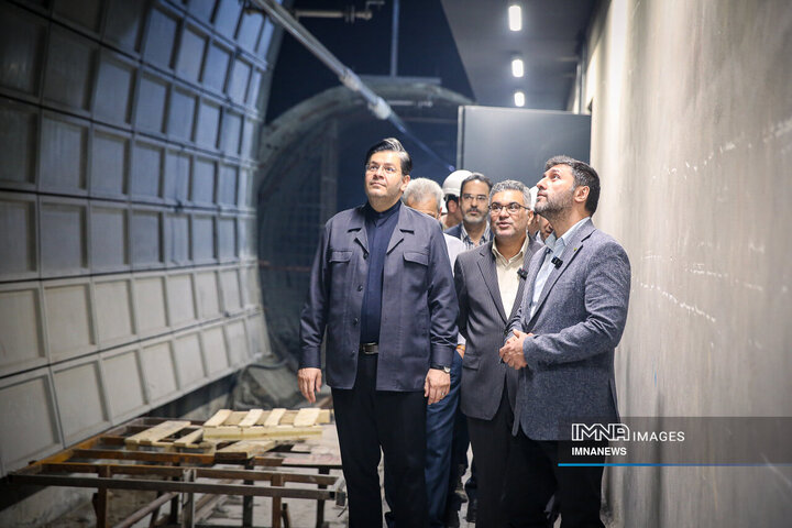 بازدید از مراحل نهایی تکمیل ایستگاه‌های خط ۲ مترو اصفهان