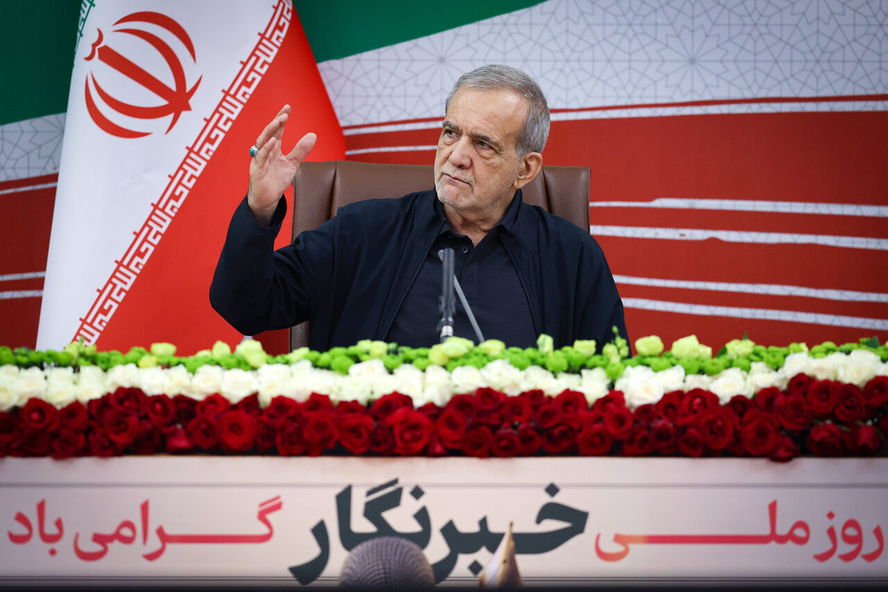 اتکای اصلی دولت به ظرفیت داخلی و مردم است/ از حقوق ملت ایران کوتاه نمی‌آییم