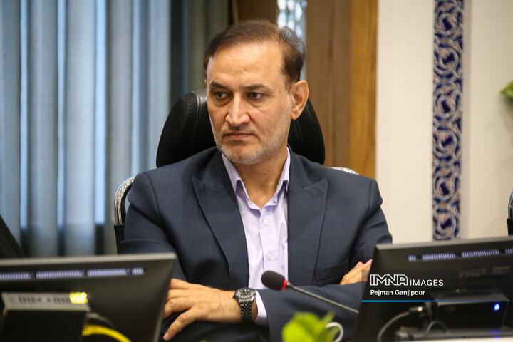 شهروندان نباید برای دریافت ابتدایی‌ترین خدمات، گرفتار بوروکراسی اداری شوند