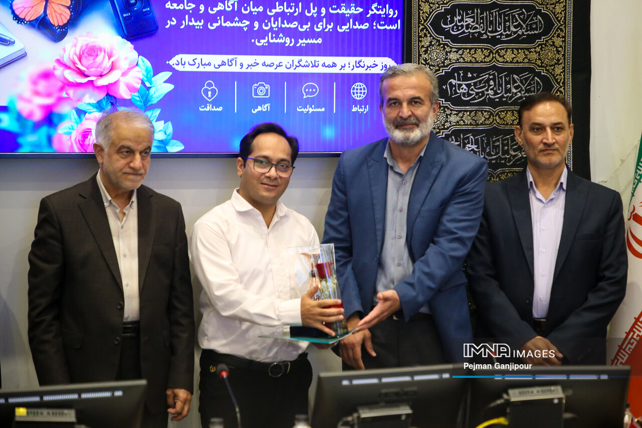 تجلیل از خبرنگاران و روایتگران جنگ در صحن شورای شهر اصفهان
