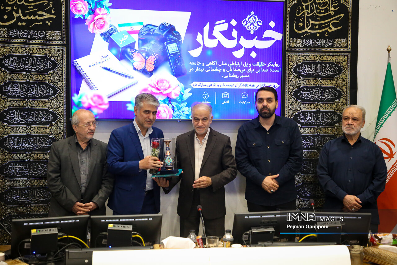 تجلیل از خبرنگاران و روایتگران جنگ در صحن شورای شهر اصفهان
