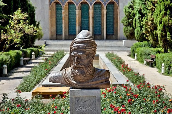همآغوشی رنگ و کلمه در قلب نصفجهان