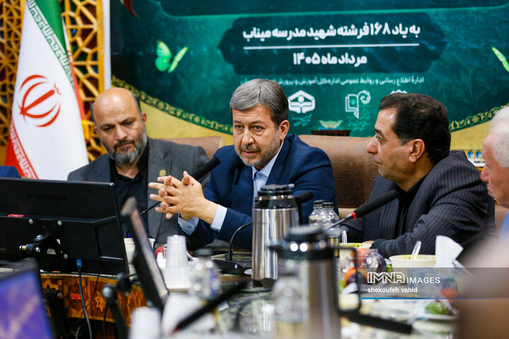 آیین امضای تفاهم نامه ی احداث 168 کلاس درس به یاد 168 دانش آموز شهید میناب