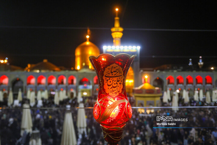 حال و هوای حرم امام رضا(ع) در شب رحلت پیامبر اکرم(ص)