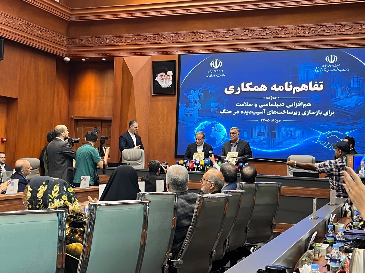 یکی از اقدامات سخت وزارت امور خارجه در دوران جنگ، تامین نیازهای درمانی بود