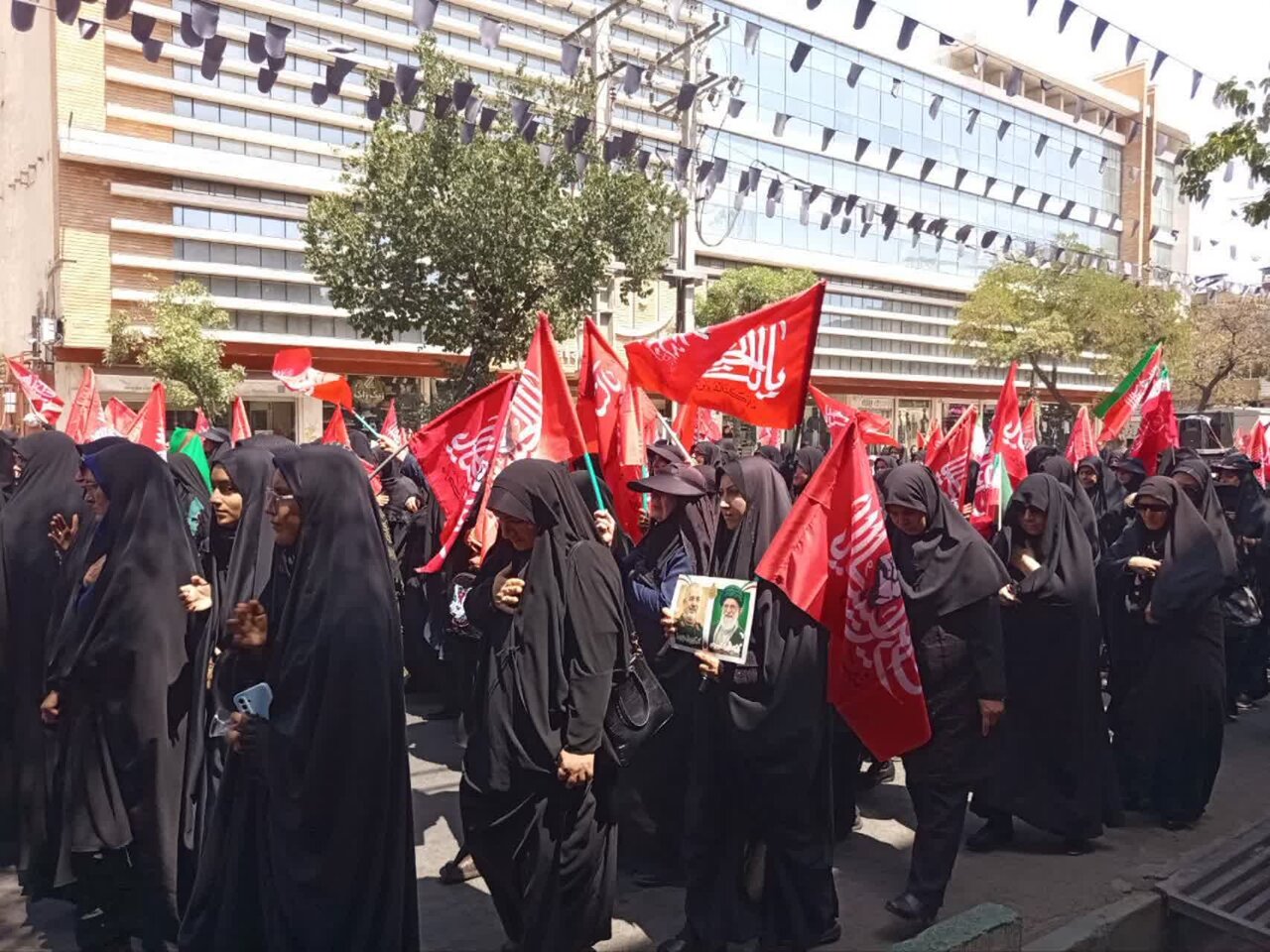 اراک در سوگ امام رئوف (ع)؛ نوای یا رضا در خیابان ها و کوچه ها طنین‌انداز شد