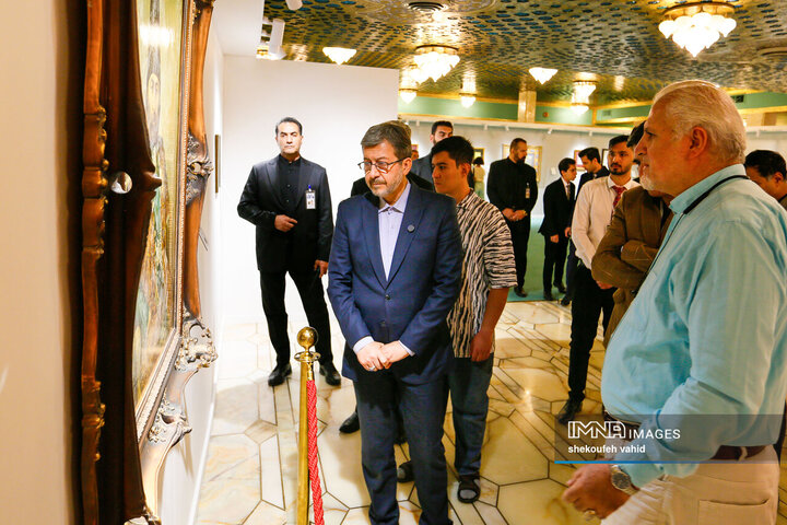 بازدید استاندار اصفهان از نمایشگاه و حراج آثار هنری اصفهان
