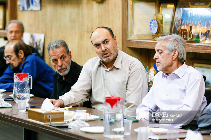 نشست پیشگامان انقلاب اسلامی اصفهان