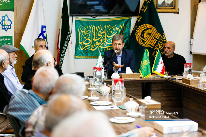 نشست پیشگامان انقلاب اسلامی اصفهان