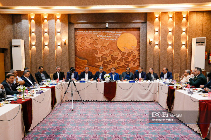 نشست اعضای جامعه هتل‌داران استان با استاندار اصفهان
