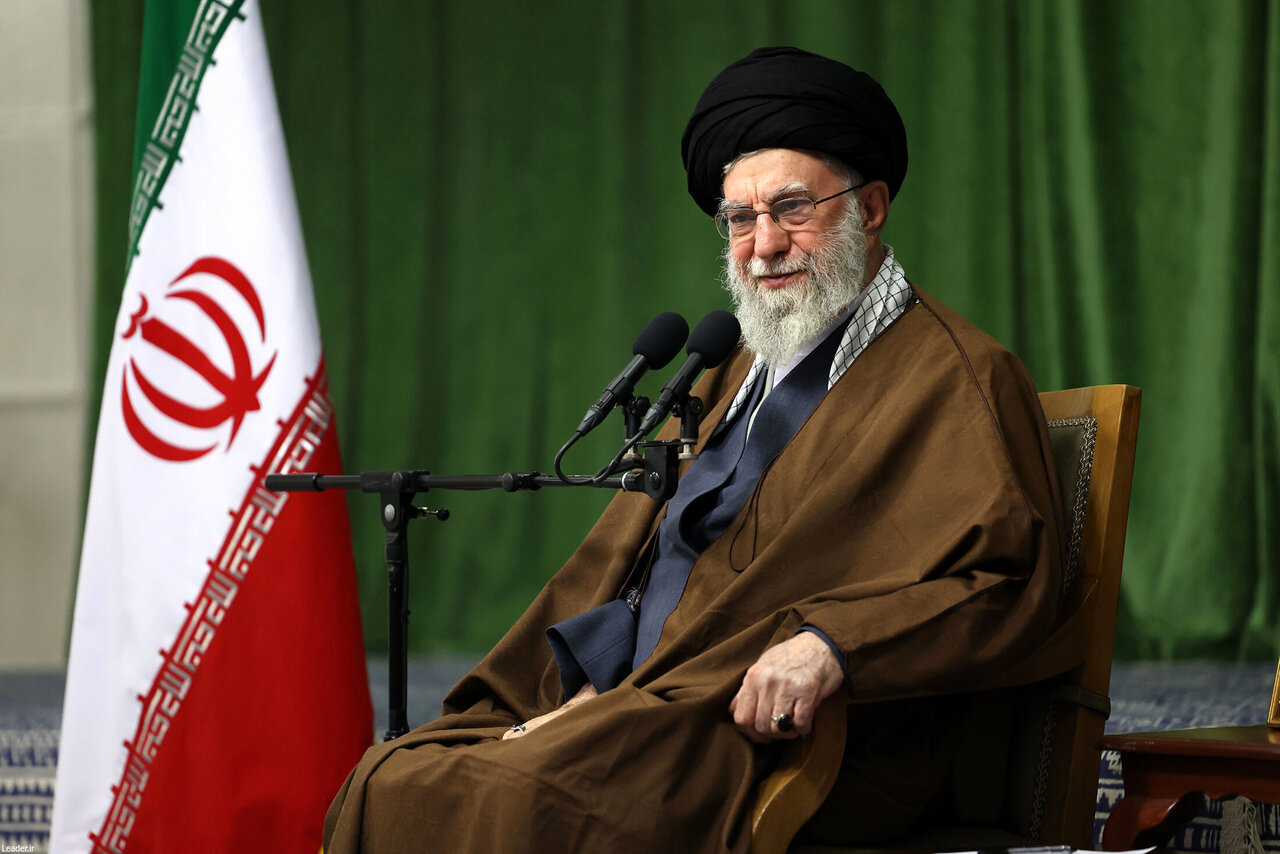 ماجرای کلکسیون عینک‌های رهبر شهید انقلاب