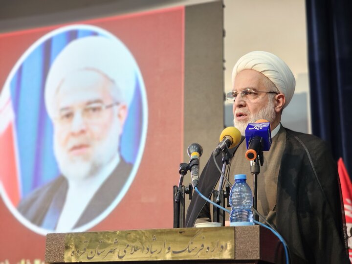 شعر عاشورایی موجب زنده نگه داشتن فرهنگ عاشورا می‌شود