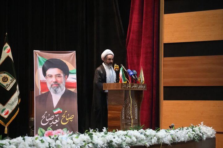 نیروی انتظامی در برابر مردم متواضع و در برابر دشمن مقتدر است