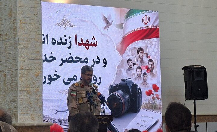 رسانه‌ها در تبیین حقیقت و آگاهی‌بخشی به مردم نقش مهمی دارند