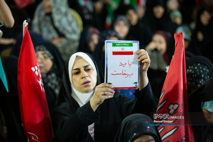 بزرگداشت قرآنی چهلم خاکسپاری قائد شهید