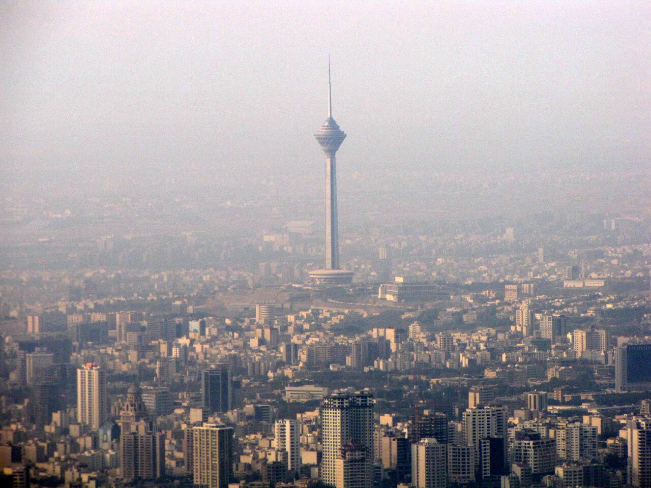 وضعیت و شاخص آلودگی هوای تهران امروز پنجشنبه ۱۲ شهریور / کدام مناطق آلودگی بیشتری دارد؟