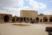 تبدیل سرای تاریخی ملاحسین قم به بازارچه صنایع‌دستی با همکاری شهرداری