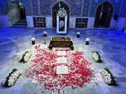 اجرای قطعه «باید برخاست» در جوار مرقد رهبر انقلاب