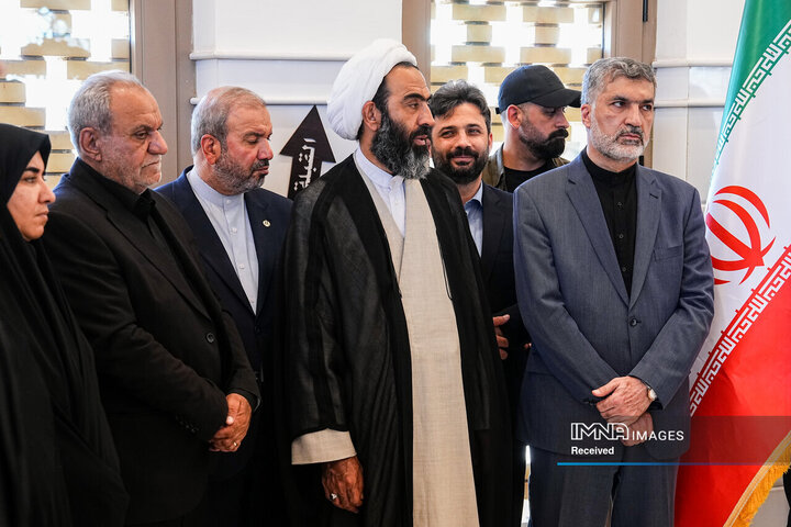 حضور رئیس مجلس بر سر مزار شهید ابومهدی المهندس و در جمع تعدادی از رزمندگان جبهه مقاومت و حشدالشعبی