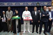 بدرقه پرچمداران کاروان «فرشته‌های میناب» در رواق ذکر حرم رضوی