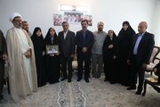 دیدار معاون اجرایی رئیس‌جمهور با خانواده شهید جنگ رمضان در قم