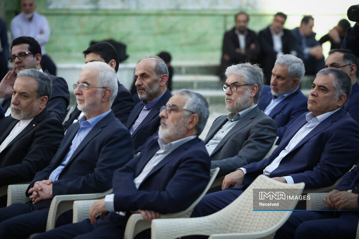 تجدید میثاق رئیس جمهور و اعضای هیئت دولت با آرمان‌های امام راحل