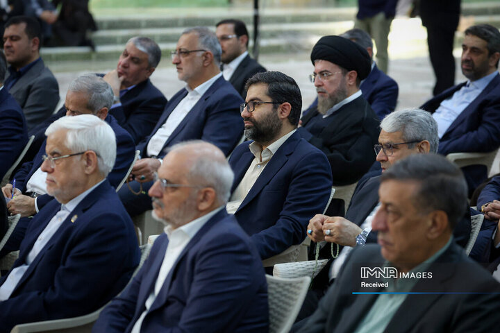 تجدید میثاق رئیس جمهور و اعضای هیئت دولت با آرمان‌های امام راحل