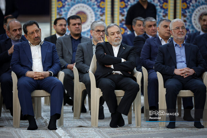 تجدید میثاق رئیس جمهور و اعضای هیئت دولت با آرمان‌های امام راحل