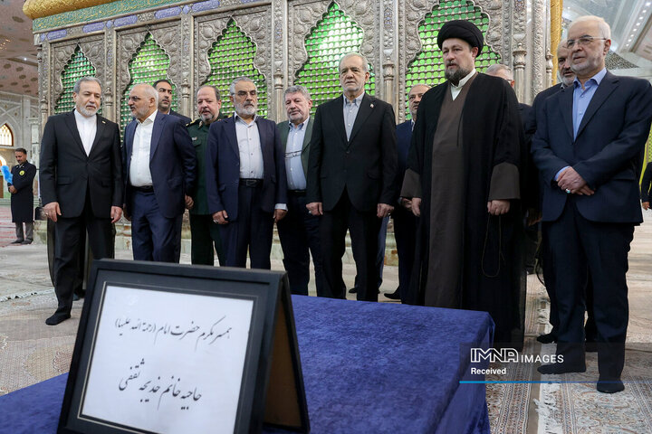 تجدید میثاق رئیس جمهور و اعضای هیئت دولت با آرمان‌های امام راحل
