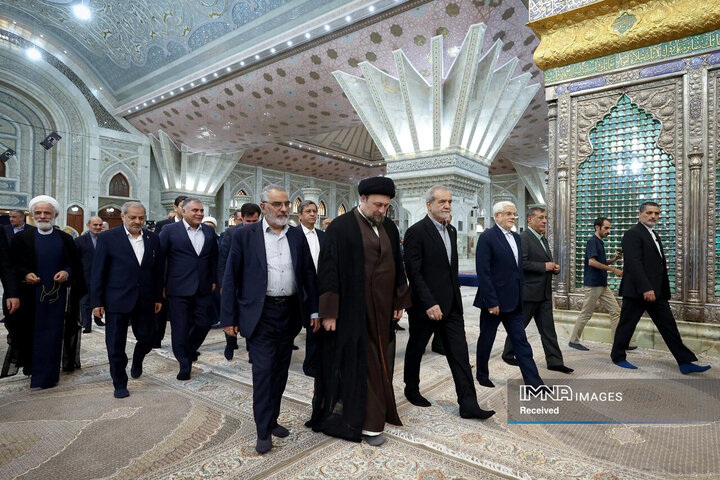 تجدید میثاق رئیس جمهور و اعضای هیئت دولت با آرمان‌های امام راحل