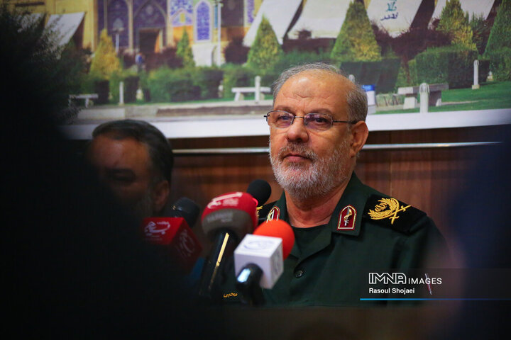 دشمن در هر دو عرصه اقتصادی و نظامی، تبعات این محاسبه غلط را خواهد پرداخت