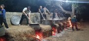 برپایی آئین سنتی پخت آش باران در برزک کاشان
