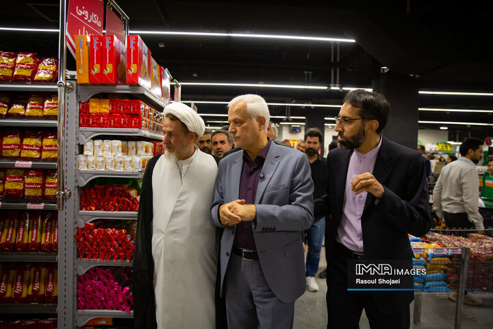 افتتاح هفدهمین بازار روز کوثر اصفهان