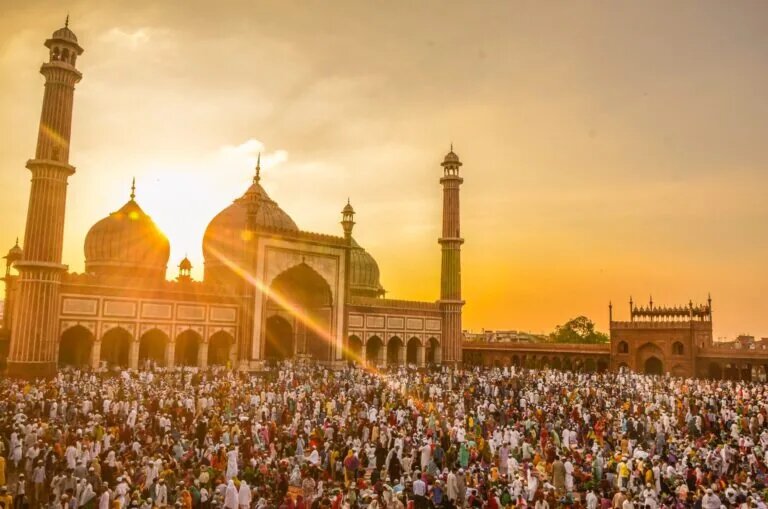 آیینی که شهرها را به صحنه شور و ارادت تبدیل می‌کند