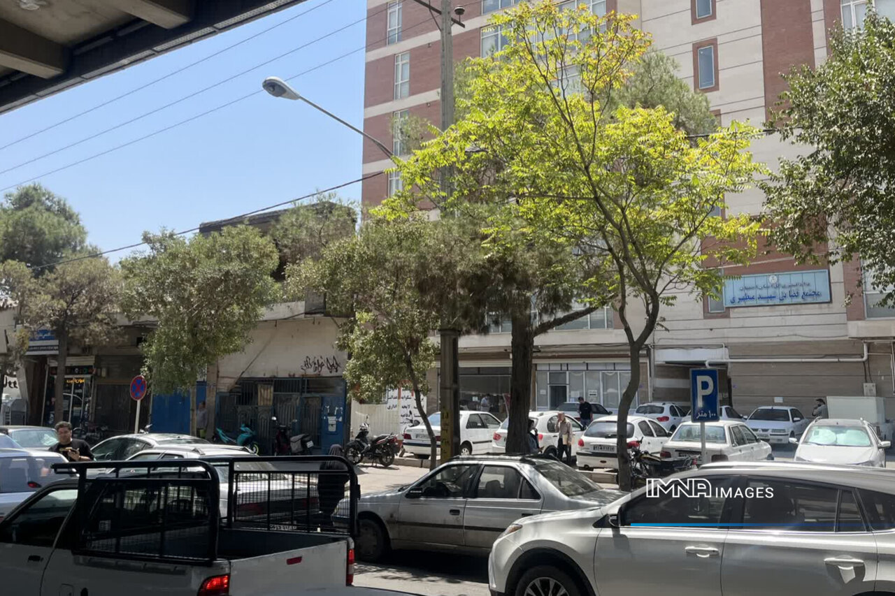پارکینگ موقت مجتمع قضایی شهید مطهری اصفهان برای کاهش ترافیک احداث شد