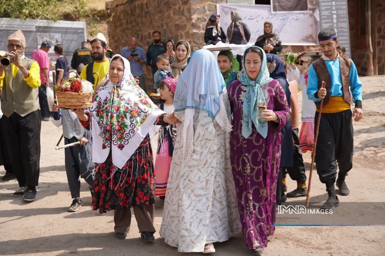 ریل توسعه پایدار قزوین از الموت می‌گذرد/ اقامتگاه‌های بومگردی و هتل‌های استاندارد بسازید