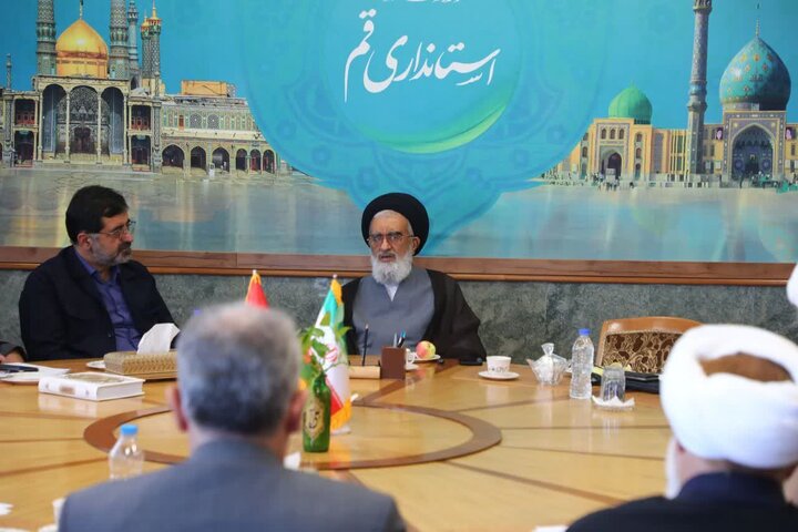 تأکید امام جمعه قم بر تقویت وفاق و هدفمندی اجتماعات مردمی 