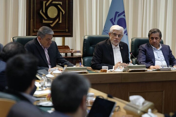 عارف: آمریکا کار جدیدی نمیتواند بکند/دولت برای مقابله با جنگ اقتصادی برنامه دارد